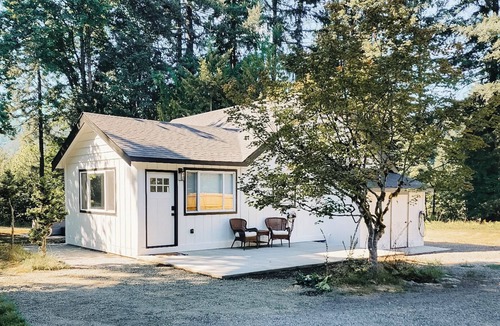 Brightwood House | The Brightwood Hilton house, hot tub, 3 bedrooms. Sleeps 8