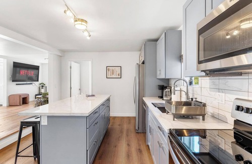 Burien House | The Burien Modern Cozy - Near Airport & Amenities 2 Bed 1 Bath With AC