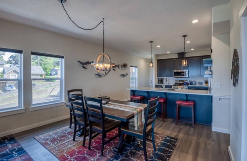 Depoe Bay House | The Captains Lookout | Ocean View, Hot Tub, Dog Friendly, Walk to Harbor
