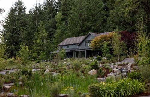 Carlton House | The Carly Fern Lodge