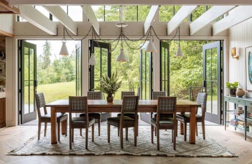 Carlton House | The Carly Fern Lodge