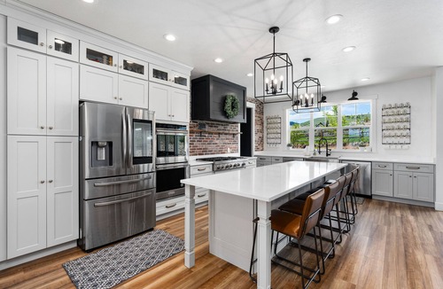 Cherimoya Hill House | The Carriage House @ Bear Lake -Newly Built - SLEEPS 45 PLUS! Great Location