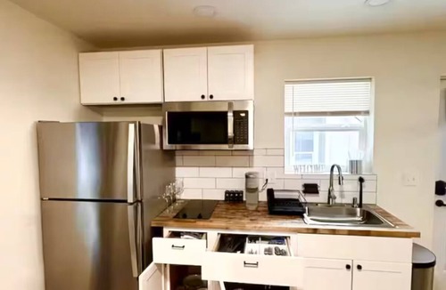 Moscow Apartment | The Cedar Hideaway – Stay close to Downtown Moscow