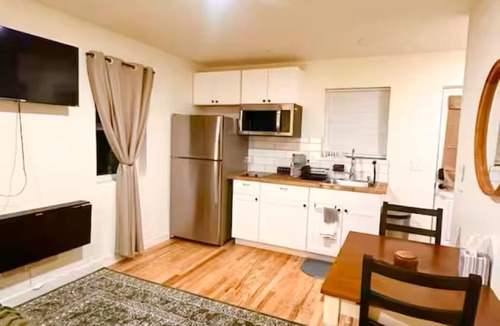 Moscow Apartment | The Cedar Hideaway – Stay close to Downtown Moscow