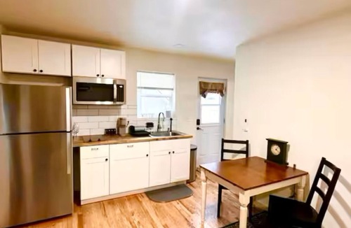 Moscow Apartment | The Cedar Hideaway – Stay close to Downtown Moscow
