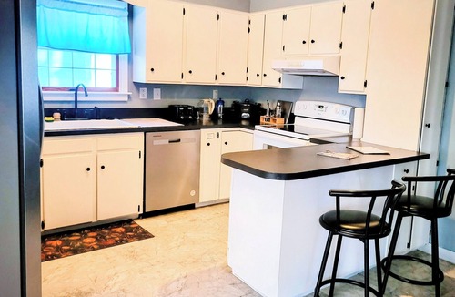 Ames House | The Central Hearth:Great for groups, families or crews. Sleeps 8 ISU 7 min away!