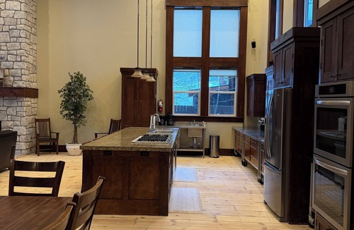 McCall Cabin | The Conifer Lodge in heart of Mccall. Central location for large gatherings!