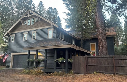 McCall Cabin | The Conifer Lodge in heart of Mccall. Central location for large gatherings!