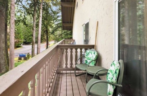 Glacier Condo | The Connection Condo, Forest Loft Near Mt. Baker & N. Cascades Adventures
