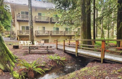 Glacier Condo | The Connection Condo, Forest Loft Near Mt. Baker & N. Cascades Adventures