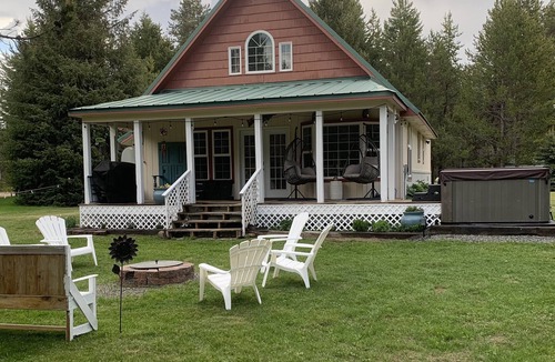 Wagon Wheel House | The Cottage is .5 mile to Cascade lake and 12 miles to Tamarack skiing