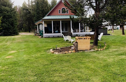 Wagon Wheel House | The Cottage is .5 mile to Cascade lake and 12 miles to Tamarack skiing