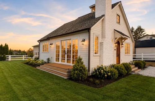 Woodinville Cottage | The Cottage on Hollywood Hill