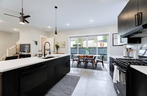 Veterans Park House | The Cottage & Villa combined to make a 5 bedroom, 3.5 bath stay that sleeps 12 . Great for weddings and local events, parents weekends, photo shoots, and family gatherings