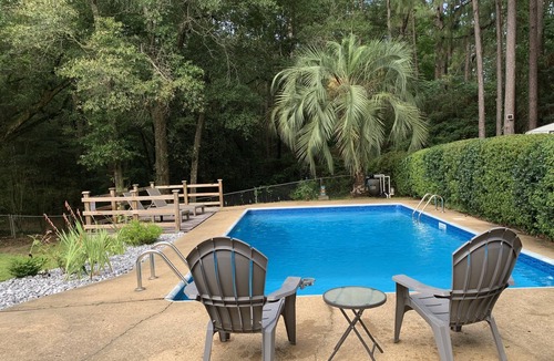 Mobile House | The Country Carriage: POOL home- sleeps 8 guests!