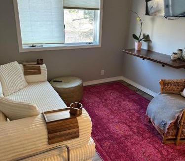 Hailey Bed & Breakfast | The Dandelion SV-Floret. B&B, Reimagined