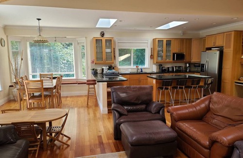Point Roberts House | The Dragonfly House — Expansive Dual-Kitchen Retreat