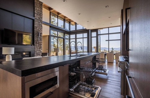 Sandpoint House | The Edge - Modern Retreat with Panoramic Views