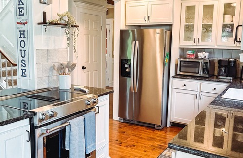 Bonney Lake House | The Edgewater Escape - 2-story full Lake House, on the water, with deck & AC!