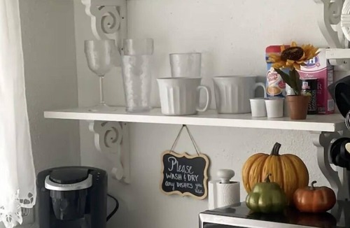 Vancouver Cottage | The Enchanted Cottage, Super Cute Tiny House in a Private Peaceful Neighborhood