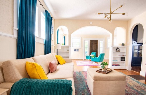 Glen Iris House | The Enchanter at Glen Iris-Sleeps 14 -Serene Stays
