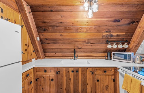 Grants Pass House | The Epic A - Hot Tub and Views on an Acre