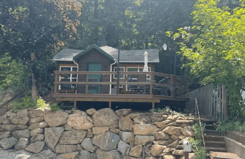 Wallace Cottage | THE EVERGREEN ESCAPEnThoughtfully appointed home overlooking Wallace.