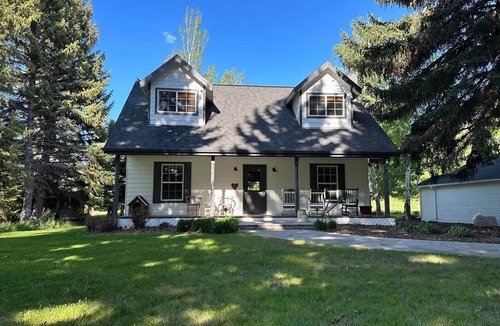 Roberts House | The Farmhouse at Oniya Ranch