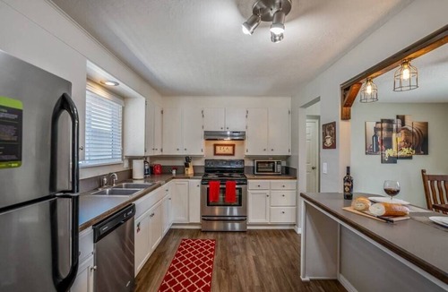 West Bench House | The Farmhouse by Host Boise - Pet Friendly Home and Garage near Fairgrounds
