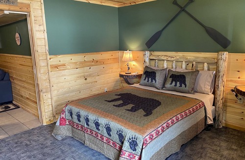 Ashton Hotel | The Fishing Bear Lodge