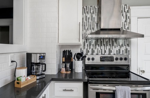 Central Tacoma House | The Flagship House | Stylish and Cozy | 6th Ave