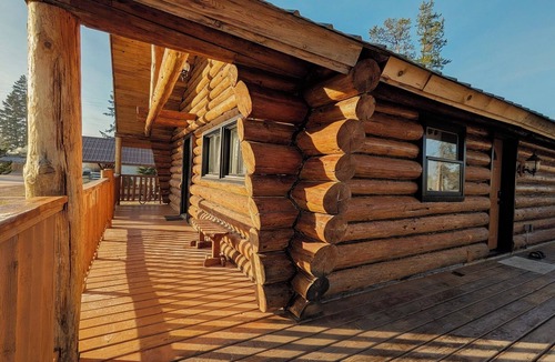 Seeley Lake House | The Fox Den -Cozy stay w/AC & Wi-Fi, Pet Friendly