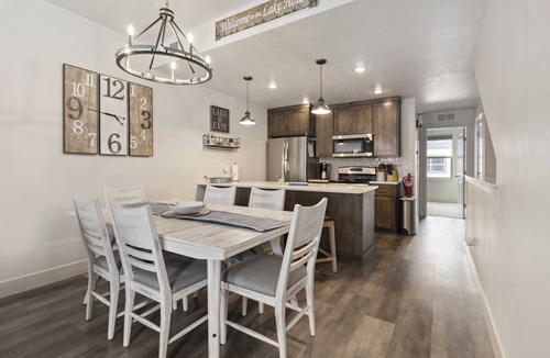 McCall House | The Getaway; A Fresh Modern Retreat with Air Conditioning & BBQ! Minutes to Payette Lake Access