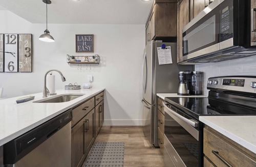 McCall House | The Getaway; A Fresh Modern Retreat with Air Conditioning & BBQ! Minutes to Payette Lake Access
