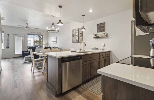 McCall House | The Getaway; A Fresh Modern Retreat with Air Conditioning & BBQ! Minutes to Payette Lake Access