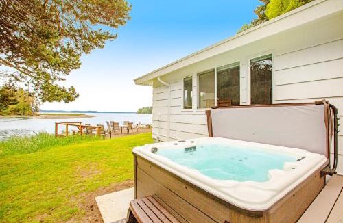 Lakebay House | The Glen Cove Sand Spit & Guest Cottage