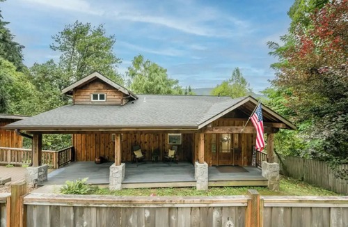 Washougal Cabin | The Gorge Getaway