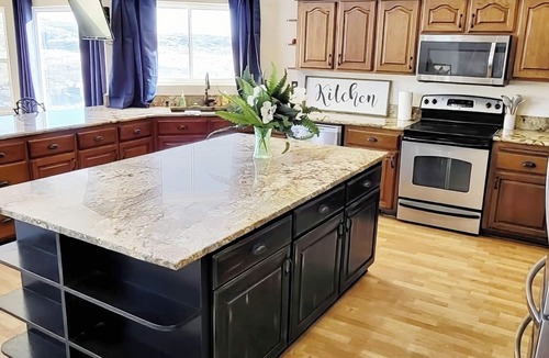Moreland House | The Grove. Blackfoot. Spacious 4BR. Sleeps 16+ Retreat By Yellowstone