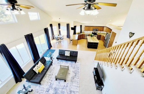 Moreland House | The Grove. Blackfoot. Spacious 4BR. Sleeps 16+ Retreat By Yellowstone