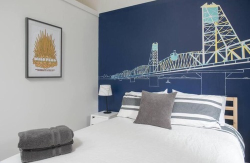 Sunnyside House | The Hawthorne Hideaway
