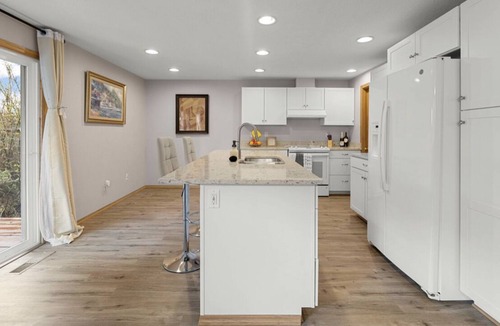 Pleasant Valley House | The Heart of Salmon Creek !