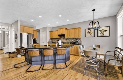 Garden City House | The Hearth Luxury Home Gym Access, Seasonal Pool