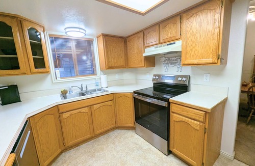 Pocatello House | The Hideout-Single Level 2BR/2BA Townhouse near Highland!