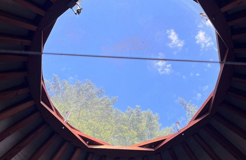 Clinton Cabin | The Hollow – Cozy Heritage Yurt Retreat Near Woods + Beach