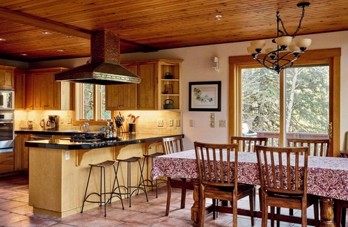 Welches Ski Chalet | The Huckleberry Chalet, a private Mt. Hood retreat within a forested wonderland