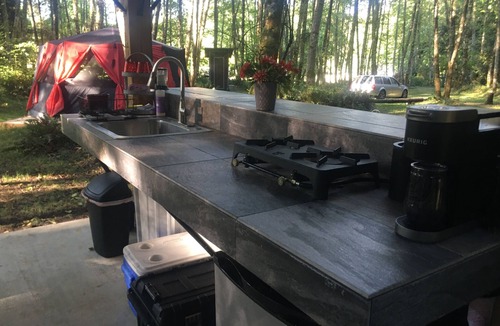 Langley RV Rental | THE HUCKLEBERRY GLAMPSITE, EXPERIENCE THE MAGIC!