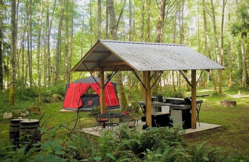 Langley RV Rental | THE HUCKLEBERRY GLAMPSITE, EXPERIENCE THE MAGIC!