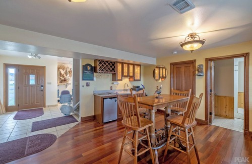 Helena House | The Hunter's Lodge on Hauser: The Perfect Lake Getaway!