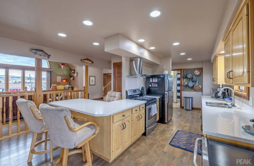 Helena House | The Hunter's Lodge on Hauser: The Perfect Lake Getaway!