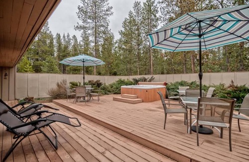 Sunriver House | The ideal pet-friendly home for big groups, family fun, great location, sharc passes included!